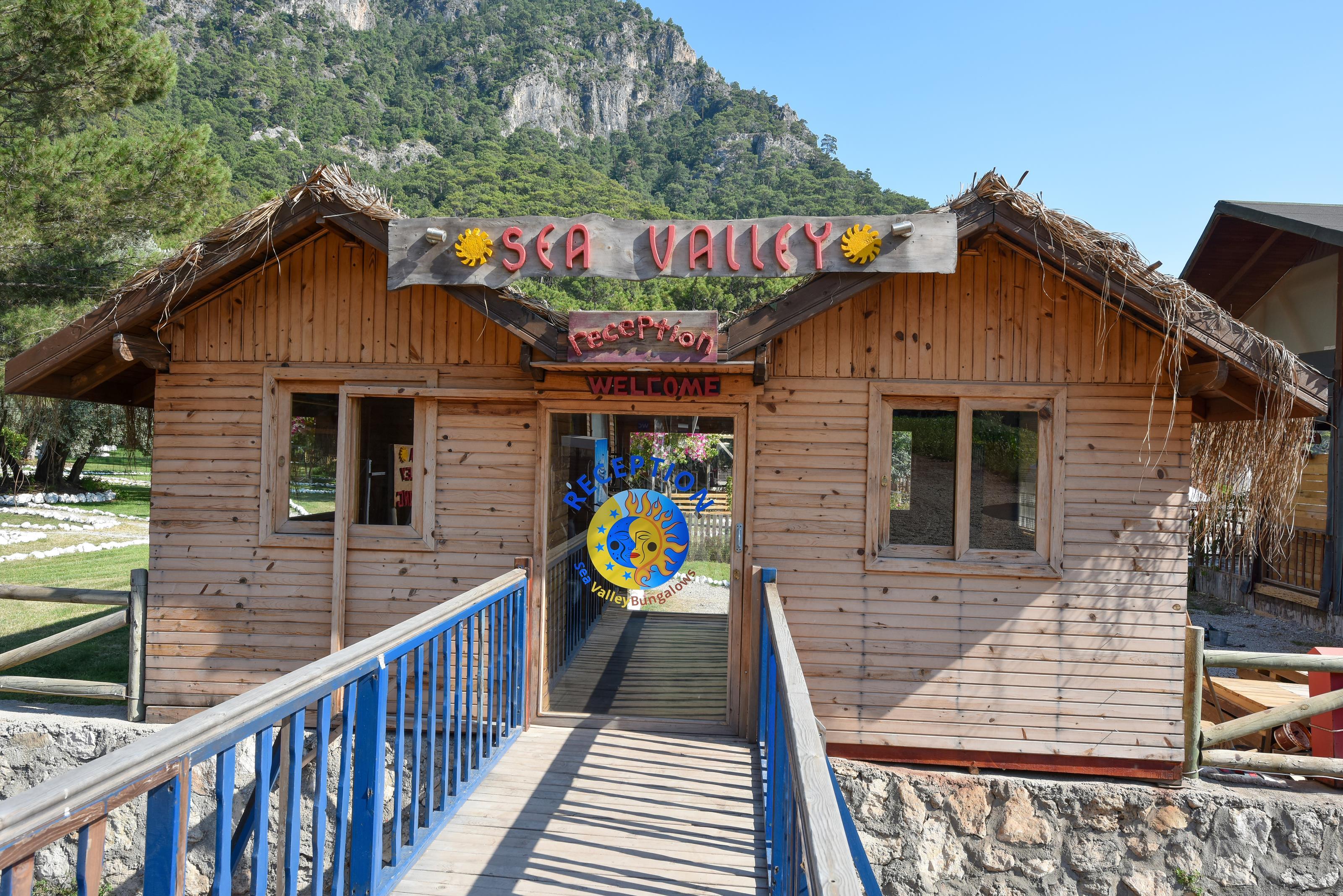Sea Valley Lodge Фаралия Екстериор снимка