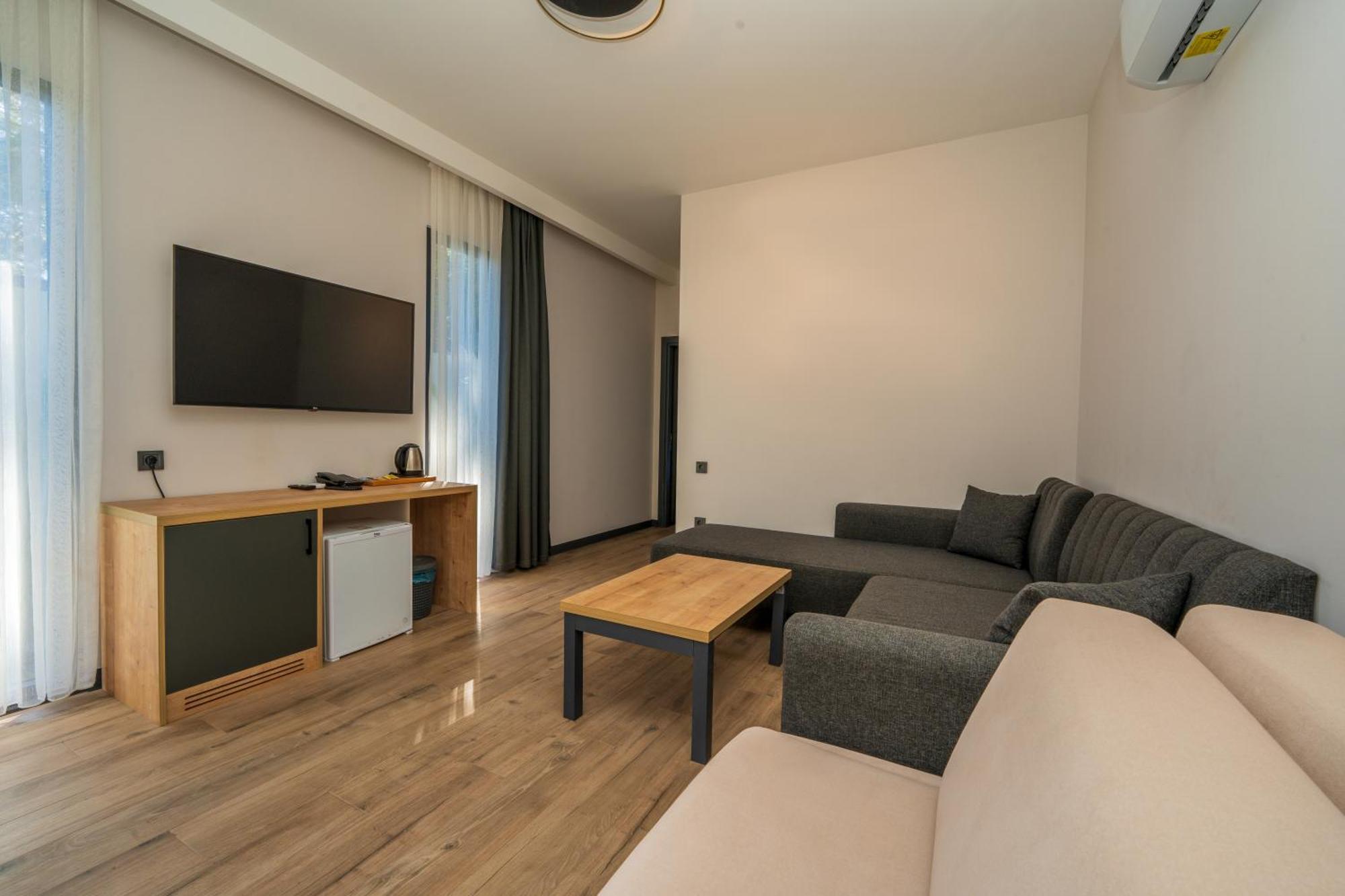 Sea Valley Lodge Фаралия Екстериор снимка