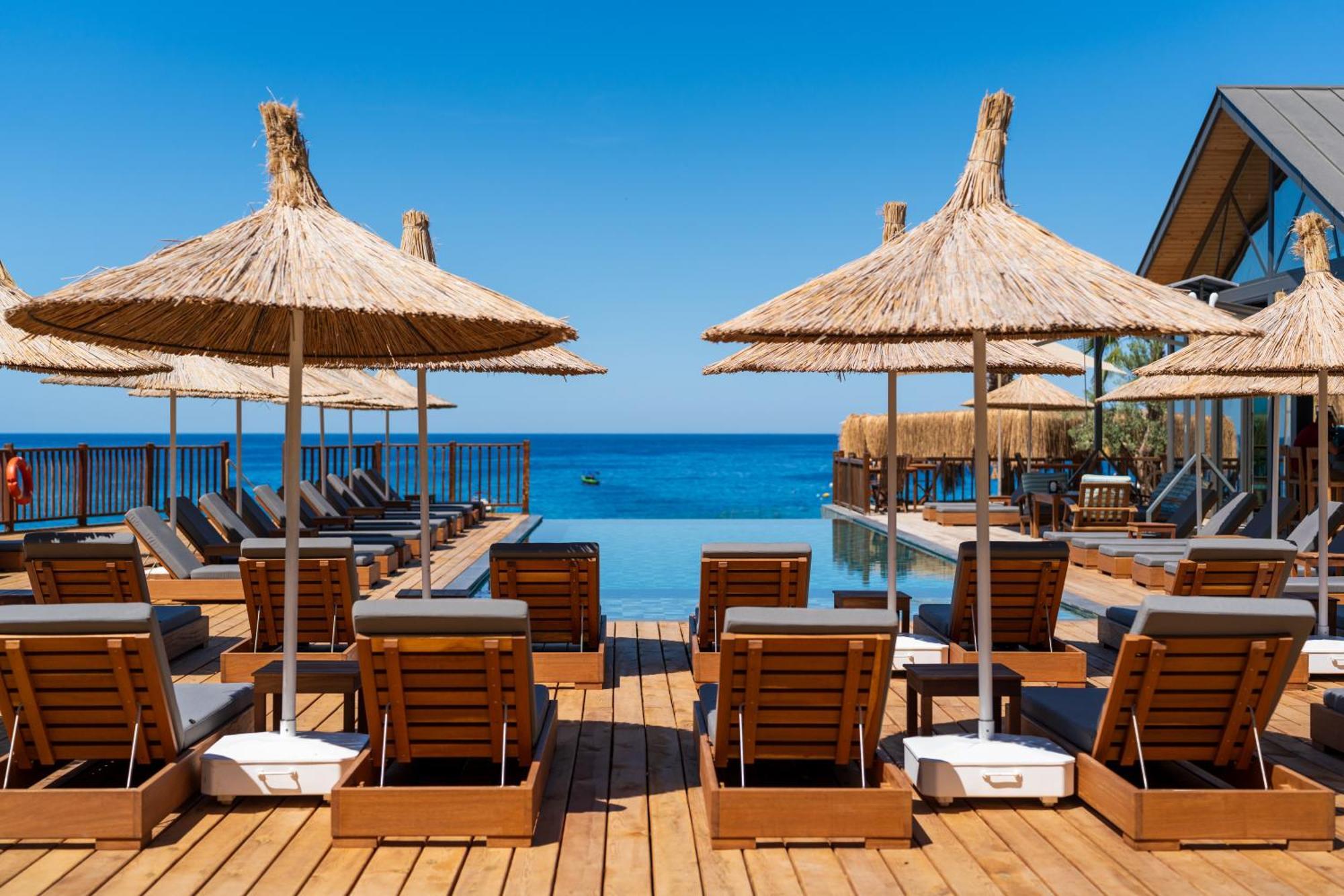 Sea Valley Lodge Фаралия Екстериор снимка