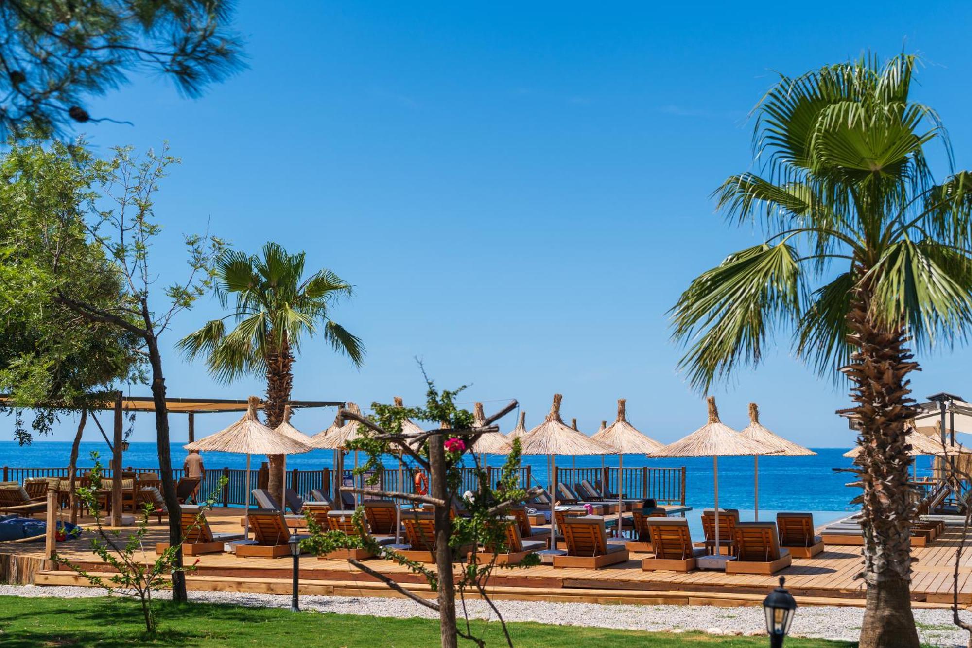 Sea Valley Lodge Фаралия Екстериор снимка
