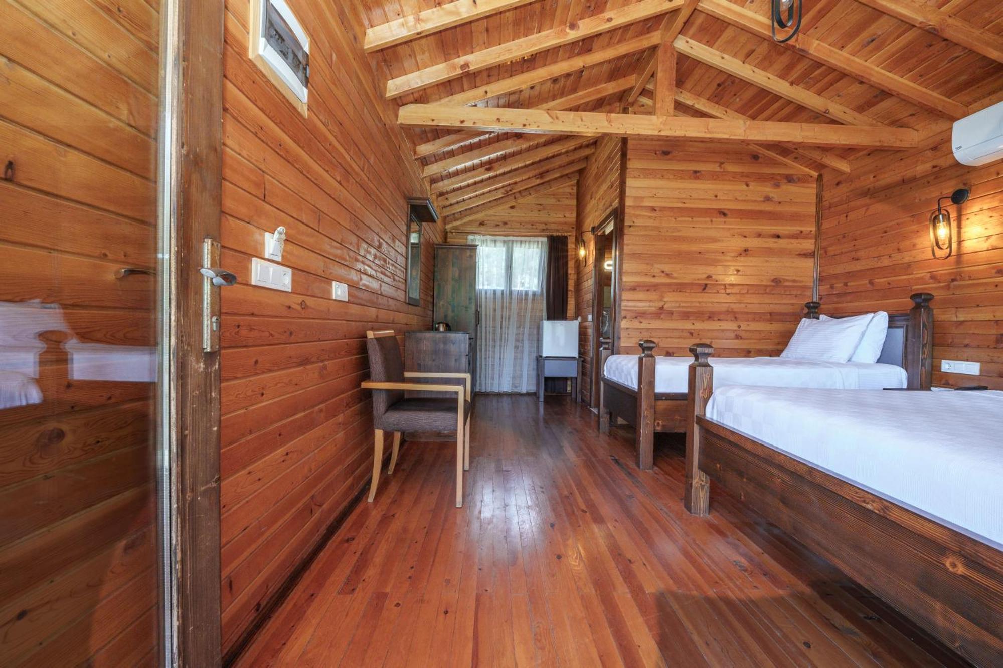 Sea Valley Lodge Фаралия Екстериор снимка